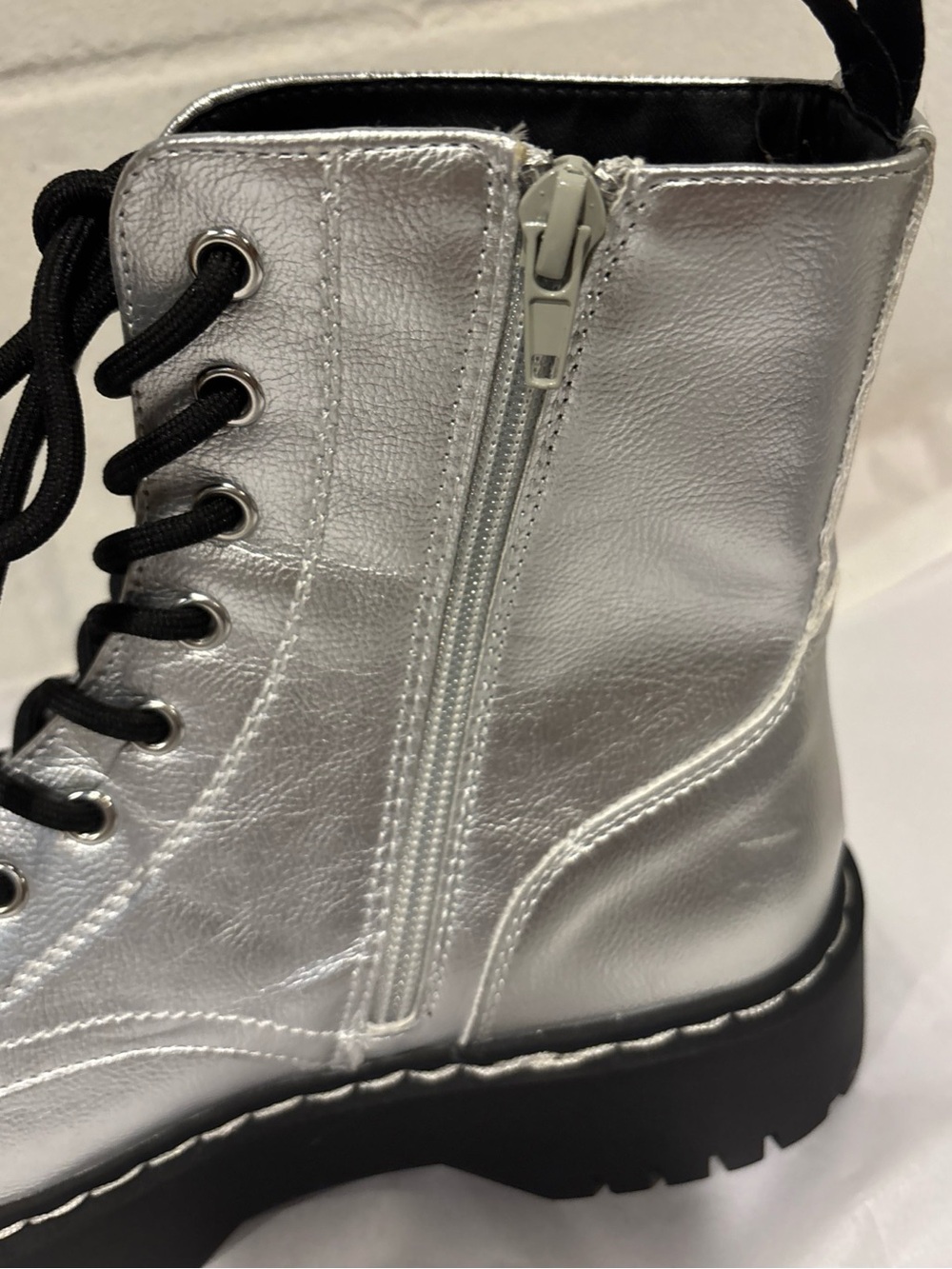 Sincerely Jules Women’s Harley Silver Combat Platform Boots Size 7.5 - Picture 6 of 8